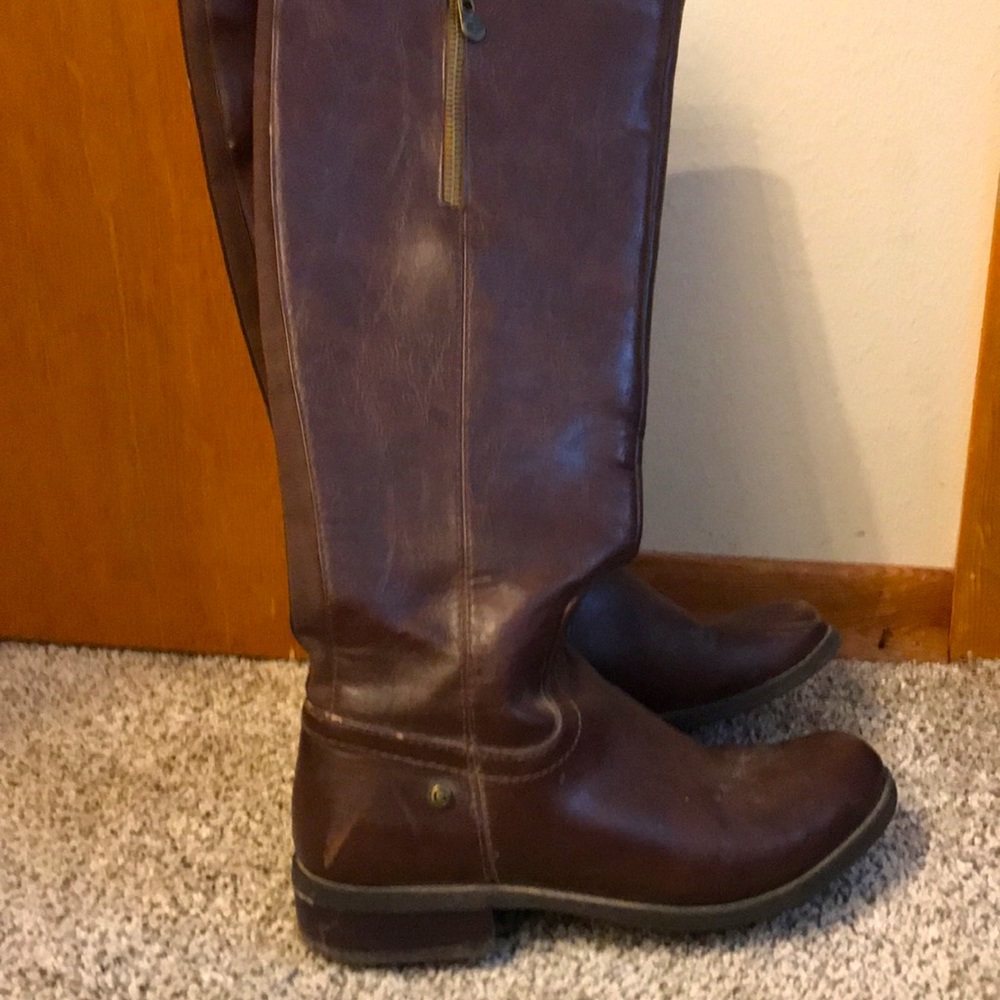 Guess brown boots